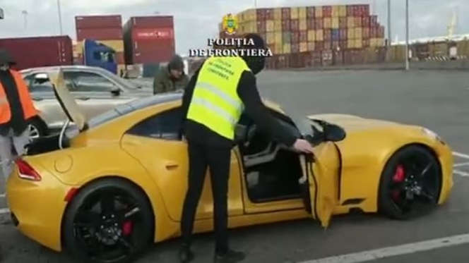 Mașină de colecție, marca Fisker Karma, confiscată la Constanța. Cel la care trebuia să ajungă este polițist