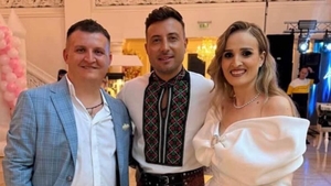 Ce mesaj a primit Valentin Sanfira weekend-ul trecut, de la tânăra din imagine, după ce a cântat la botezul fiicei ei: "Ai transformat o seară importantă într-o..."