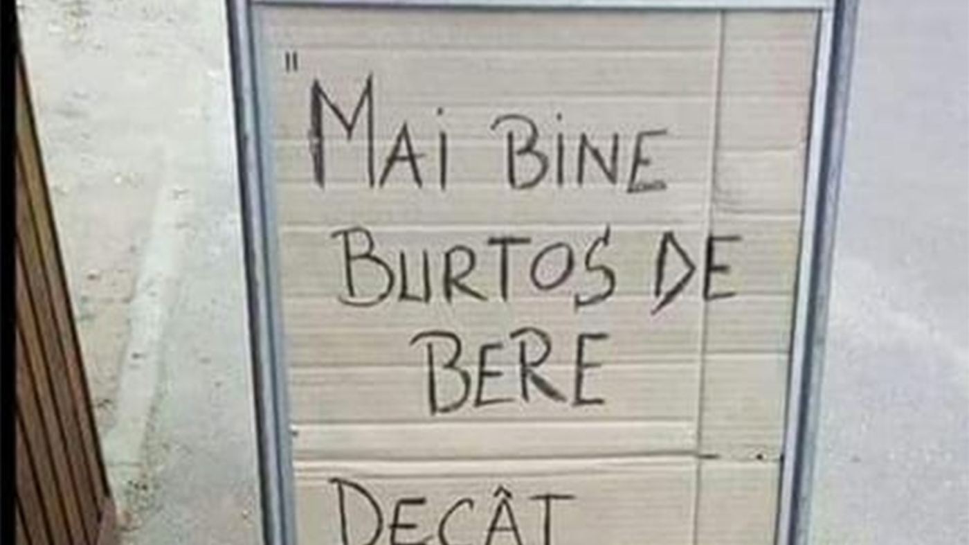 Anunț viral postat de proprietarul unui bar din România, la intrarea în local: "Mai bine burtos de bere, decât..."