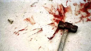 Oribil! Un roman si-a batut copii si nevasta cu ciocanul, dupa care s-a sinucis