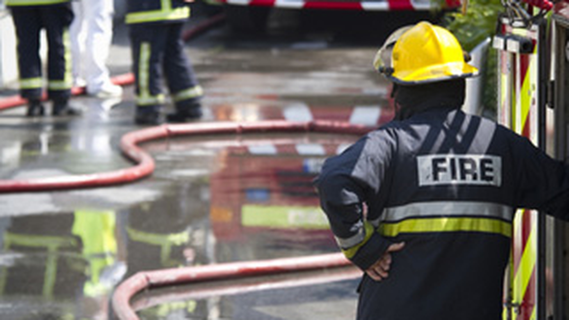 Doua tiruri au luat foc! Pericol ca flacarile sa se extinda!
