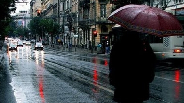 METEO 9 MARTIE: Nu îţi uita umbrela acasă în această miercuri!