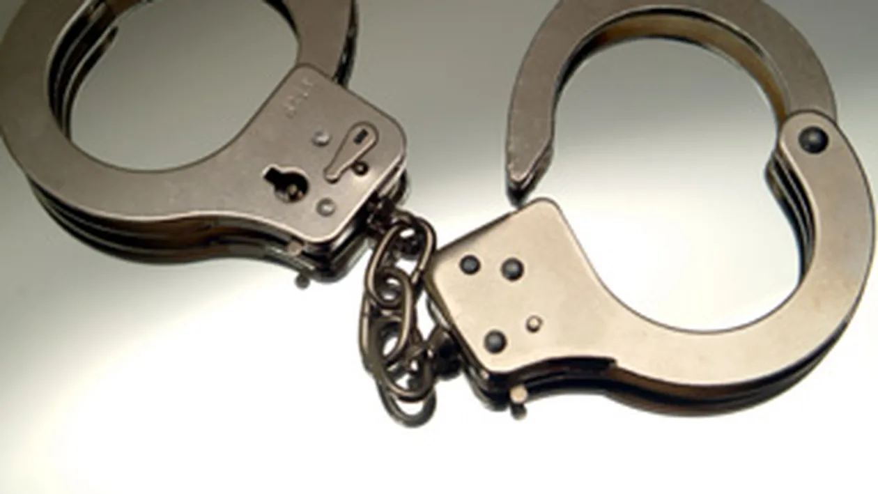 Romanii au dat iama in magazinele din Spania! Au furat haine si creme de soare in valoare de 63.000 €