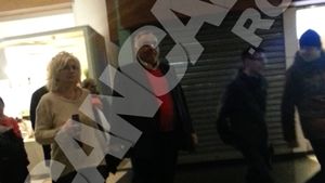 Te-ai fi putut astepta sa vezi un martian in mall, dar pe el niciodata! Un milionar roman a dat shoppingul de lux pe chilipiruri