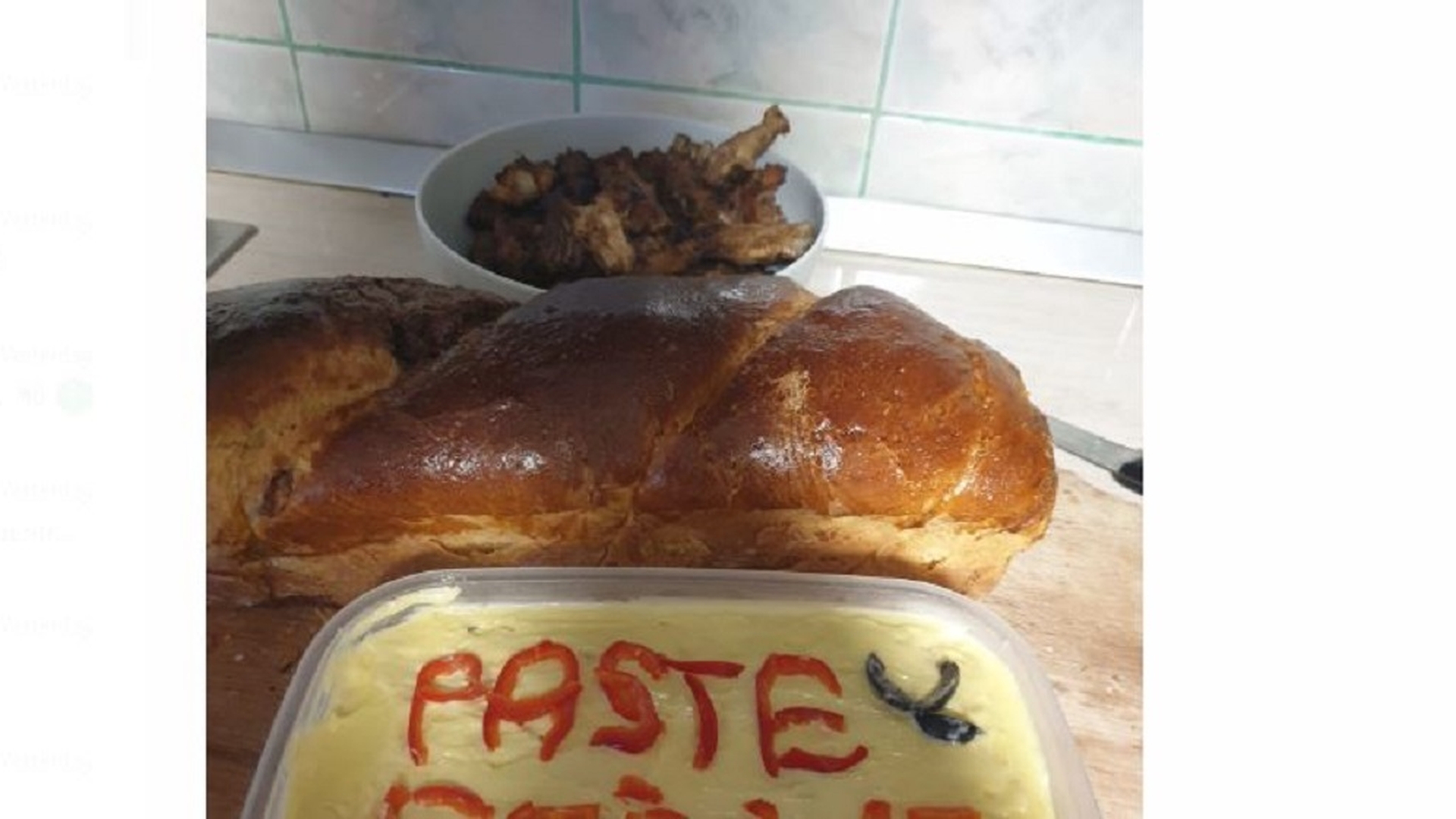 Ce a putut să scrie o tânără din Gorj pe salata boeuf, de Paşte? Au râs cu lacrimi când au văzut mesajul genial