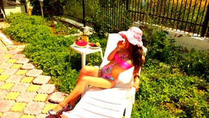Are doi copii si un corp de pustoaica! Vezi cum arata cea mai sexy mamica din Romania in costum de baie!