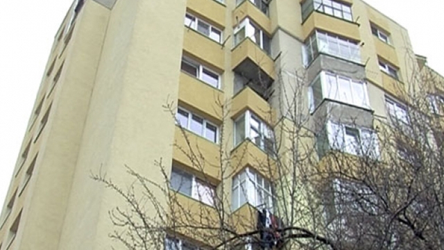 O tanara din Hunedoara s-a sinucis chiar sub privirile ingrozite ale tatalui ei! Motivul este de-a dreptul halucinant