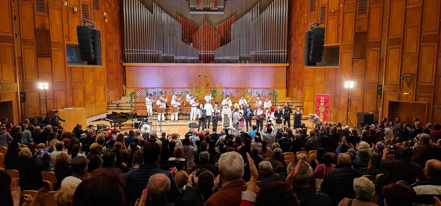 Gheorghe Turda, concert aniversar de excepție la Sala Radio. Ce cadou deosebit i-a făcut nepotul artistului, pe scenă. GALERIE FOTO