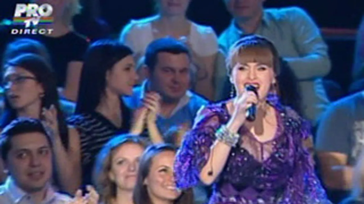 Care e mai transparenta: Loredana sau elevele ei de la Vocea Romaniei? Uite cum s-au imbracat!