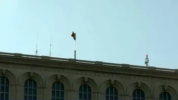 Palatul Parlamentului are nevoie de un steag mai mare. Cât ar costa ”moftul” aleşilor