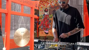 Toată protipendada bucureșteană, duminică, la Casa di David! Japoniaaaa, la Casa di David! Celebrul DJ Dave Andres a pus muzica! IMAGINI TARI!