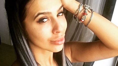 Filmările astea cresc tensiunea oricărui bărbat. Avem imaginile cu cel mai… EROTIC SELFIE de pe plaja milionarilor!