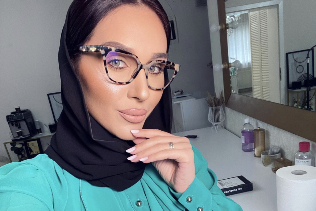 Dana Roba și-a prezentat iubitul familiei! Imagini spectaculoase cu rudele make-up artistului