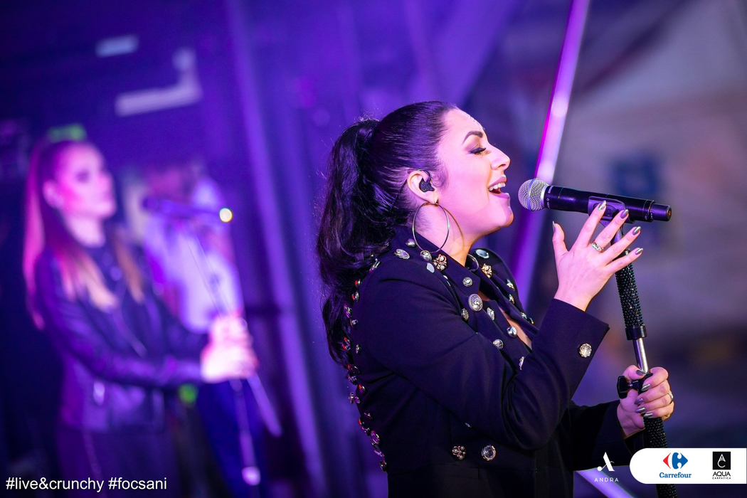 Andra Măruță, scene uluitoare în timpul concertului din Focșani! Ce i-au făcut cei din primul rând