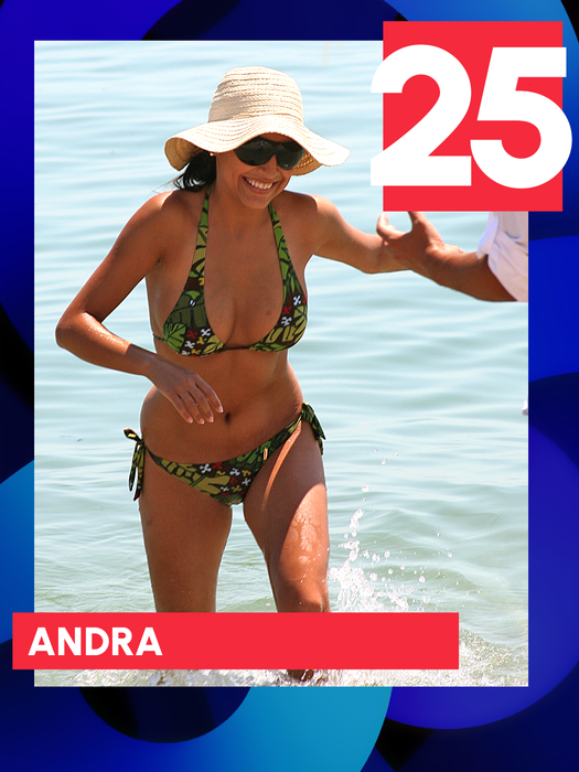 ATENŢIE! Intră în acţiune TOP 30 de vedete care au scăpat rapid de haine şi… Inna, Antonia sau Delia au fugit din calea valurilor pe nisipul fierbinte! Graba strică treaba, dar nu şi în cazul lor!
