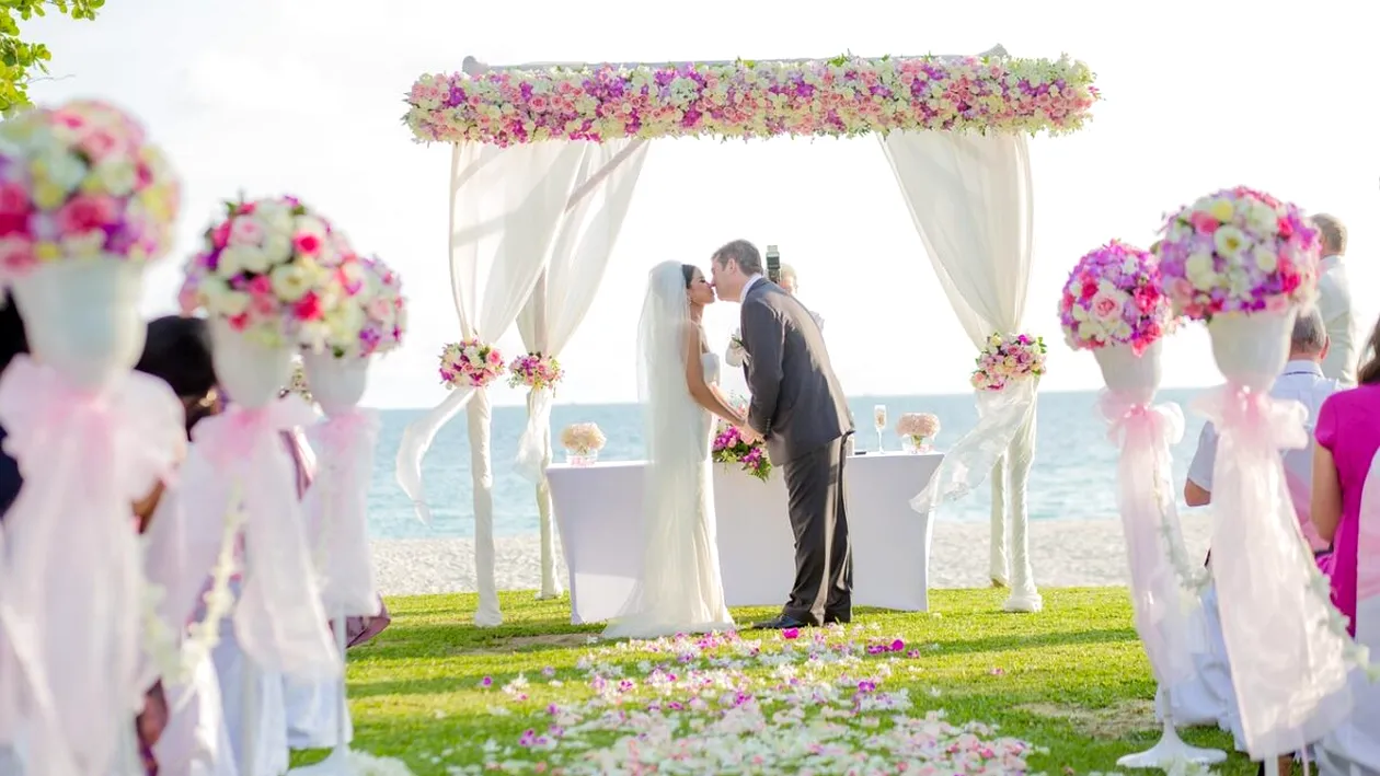 Atenție, români! De ce vrea ANAF toate detaliile despre nunțile și botezurile de la saloane