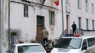 Si-a facut streang din curea si s-a spanzurat in sediul politiei