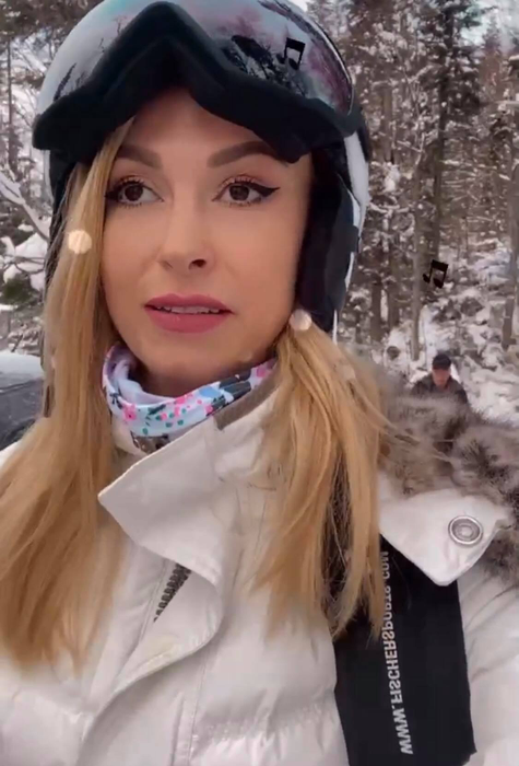 Andreea Bălan a plecat la munte cu iubitul și și-a lăsat fiicele în grija lui George Burcea