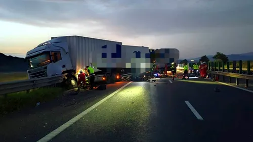 Accident tragic pe autostrada A1! Două TIR-uri de transport colete s-au ciocnit, iar un tânăr de 23 de ani și-a pierdut viața 