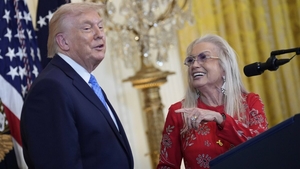 Cine e miliardara care l-a „mituit” pe Donald Trump! Președintele SUA spune că i-a oferit 250 milioane de dolari, ca să nu se lase