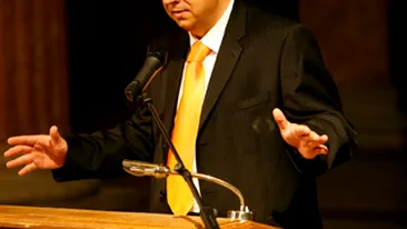 Teo se afla pe mana unui renumit chirurg oncolog! Are 46 de ani si a revolutionat lumea medicala