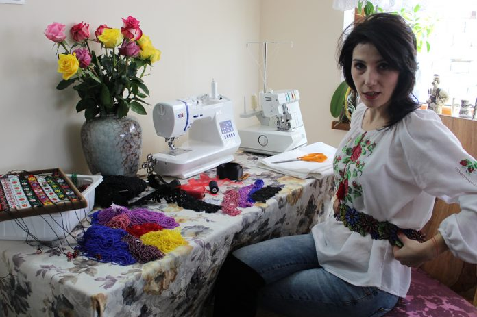 Bianca a dat chimia și medicina pe mașina de cusut
