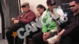 Vedetele au fost si ele oameni! Inainte de fite de Dorobanti si aere de Dubai, Ramona Gabor se inghesuia cu amarastenii in metrou si isi baga credit pe telefon de la o dugheana din Aparatorii Patriei