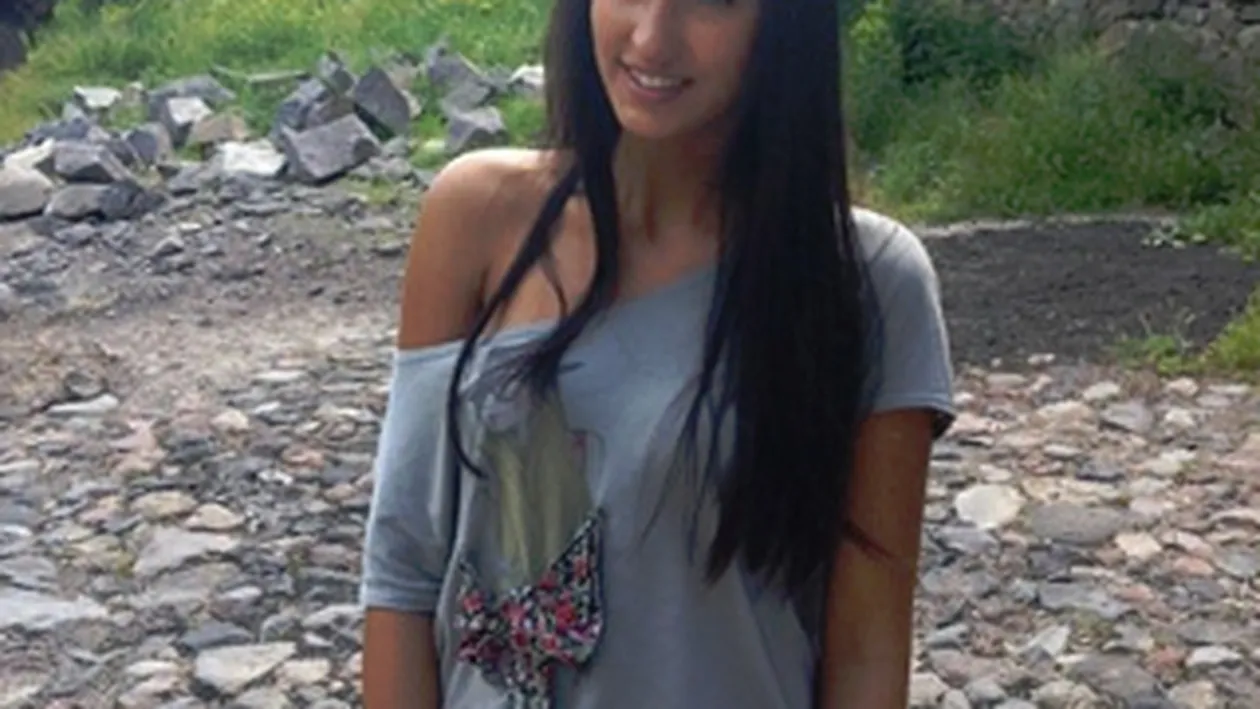 Antonia iubeste vara! Uite ce bine ii sta cu o coronita de flori pe cap!