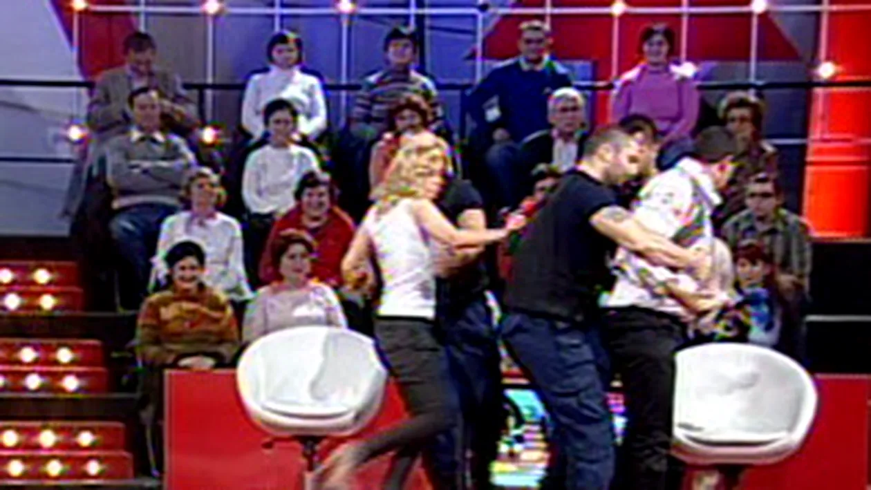 VIDEO Scandal colosal! Pamela de Romania a sarit sa-l bata pe Marius Baldovin si a fost luata pe sus de bodyguarzi!