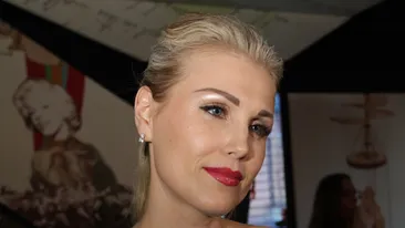 Sotul n-are niciun cuvant de spus! Cristina Rus cumpara singura bradul de Craciun!