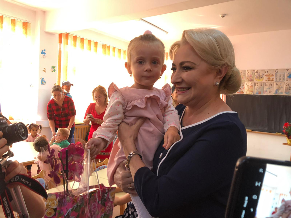 Premierul Viorica Dăncilă, mesaj cu ocazia deschiderii noului an școlar: ”Am credința că România va crește doar dacă educația va crește”