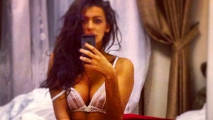 Bianca Jurca, cea mai sexy burlacita a Romania, se pregateste de maritis! Uite cu ce a surprins-o iubitul ei!
