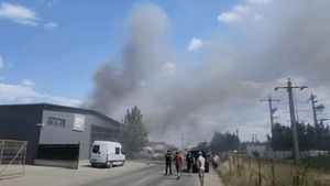 Depozit Sameday cuprins de flăcări în Iași! Fumul gros a ajuns în zonele locuite