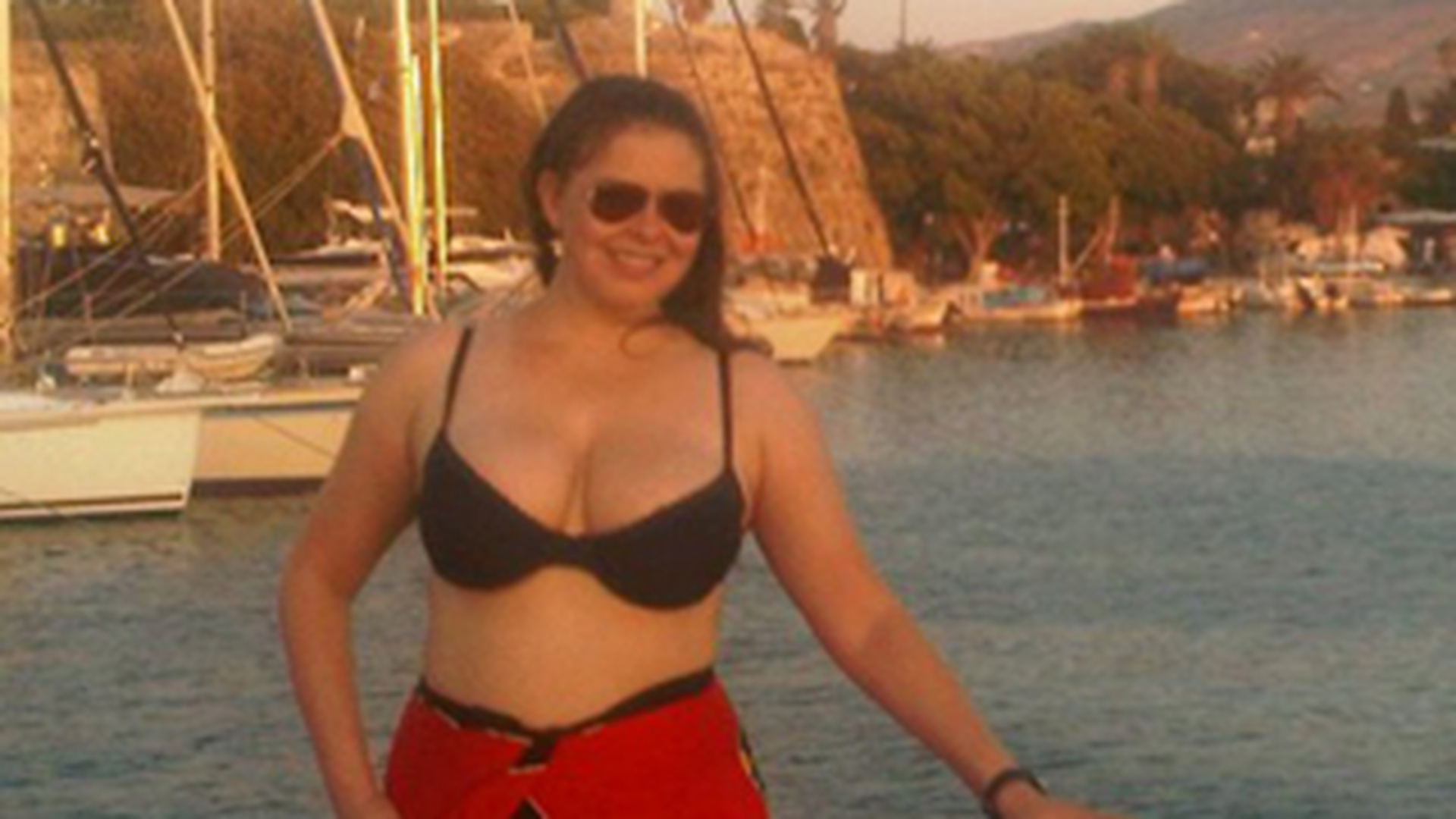 Uite ce sexy se crede Rita Muresan pe iaht in Grecia!