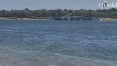 Imagini exclusive cu vasul de croazieră care a eșuat pe Dunăre, la Mehedinți. Dunărea, la cote periculos de joase