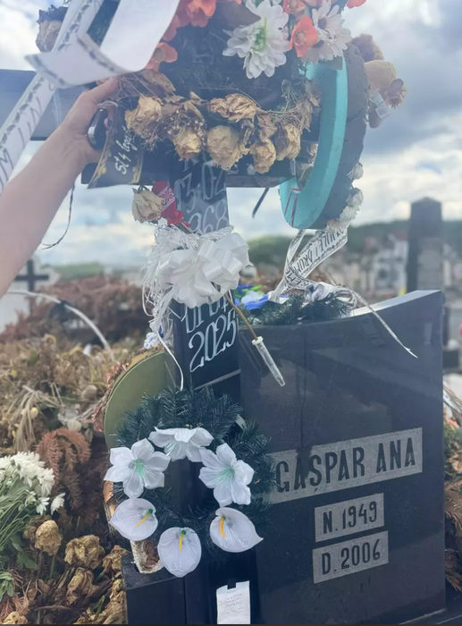 Cum arată cavoul lui Mihai Leu, la 3 săptămâni de la înmormântare. Ce a apărut pe crucea lui