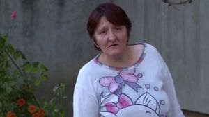 Ies la iveală noi detalii cutremurătoare despre povestea băieţelului din Mioveni, care a ajuns să îşi vindă propriile jucării din cauza sărăciei!