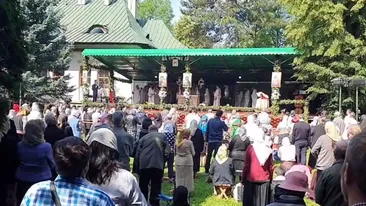 Ce spune ministrul Sănătății despre nerespectarea distanțării sociale la pelerinajul de la Suceava