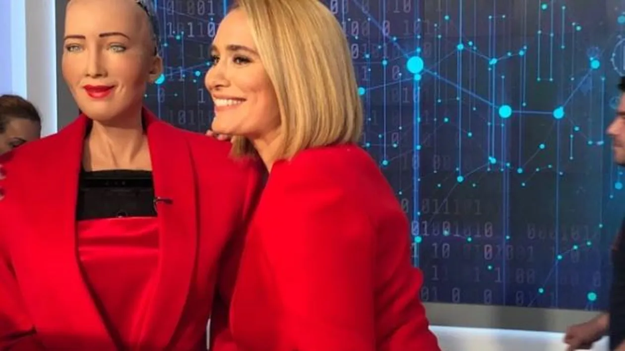 Robotul umanoid Sophia a ajuns în platoul Știrilor ProTV! Andreea Esca i-a luat interviu: ”Ar trebui să mă tem că-mi iei locul?”