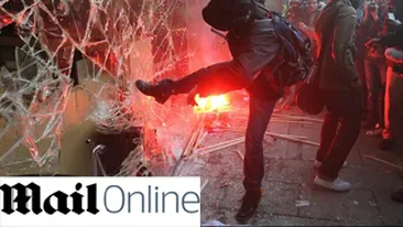 14 raniti si 32 de persoane arestate in timpul mitingului studentilor din Marea Britanie care au vandalizat cladirile