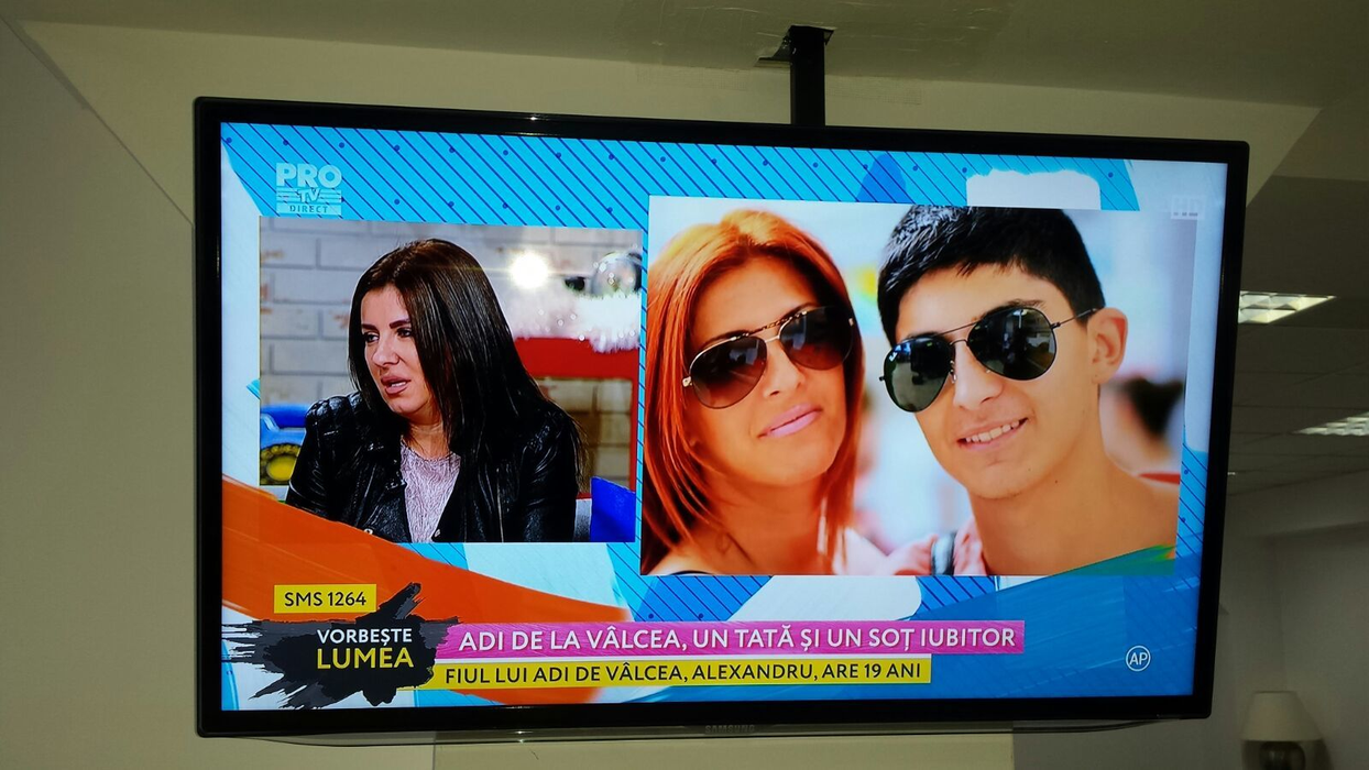 ADI DE LA VÂLCEA a spus totul în direct! Soţia sa era de faţă. Iată motivul incredibil pentru care nu va cânta de Crăciun