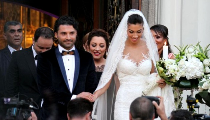 Pepe și Raluca ”se bat” pe o vilă în Pipera și doi bolizi de lux