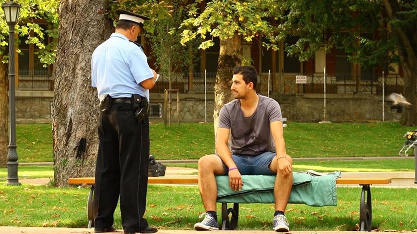 500 lei amendă pentru toți românii care fac acest gest rușinos în public. Mulți nu cred că este greșit