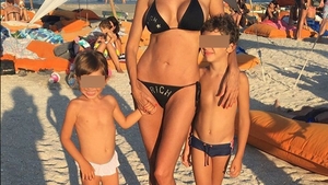 CRISTINA SPĂTAR a divorţat, iar băiatul ei a dat-o de gol. ”Mănâncă resturile!”