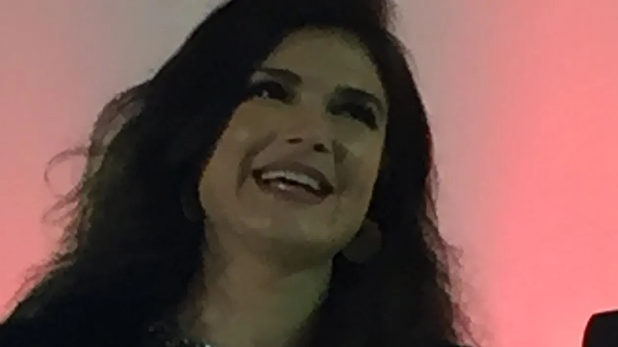 Monica Barladeanu, la un pas de tragedie! Decolteul i-a jucat feste si s-a vazut TOT!