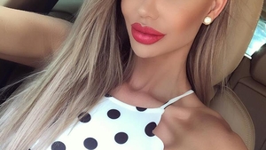 Bianca Drăgușanu s-a afișat la piscină cu un alt bărbat decât Tristan Tate!
