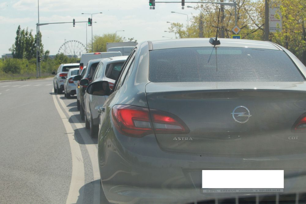 Irinel Columbeanu, în trafic la volanul Opel-ului cu care a înlocuit Bentley-ul