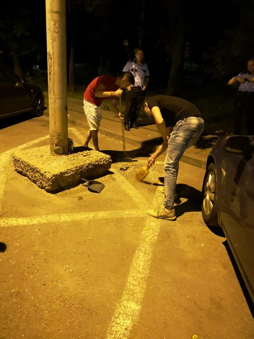 Mătura și fărașul, în afară de amendă