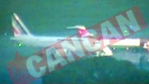 Au fost tinuti captivi in avion