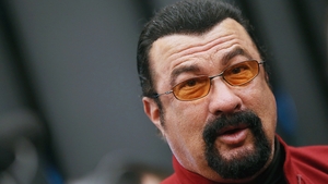 Celebrul Steven Segal e acuzat de mai multe actriţe că le-ar fi abuzat: "Îşi descheia pantalonii de piele..."